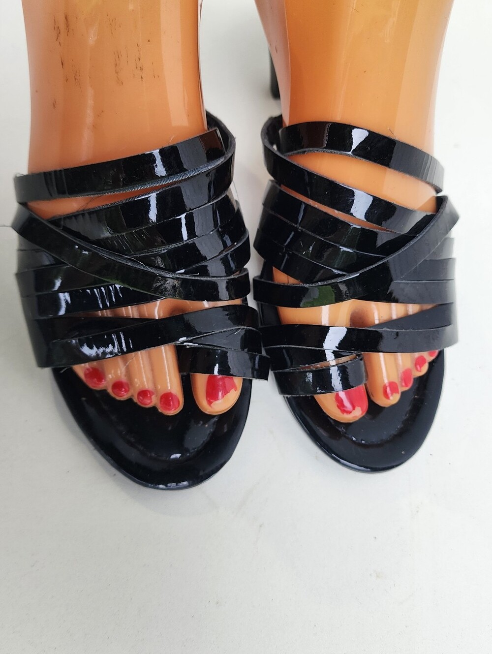 DONALD PLINER BLACK PATENT LTHR STRAPPY SLIDES TOE-THONG MULES SANDALS PUMPS 8.5 - Picture 3 of 10